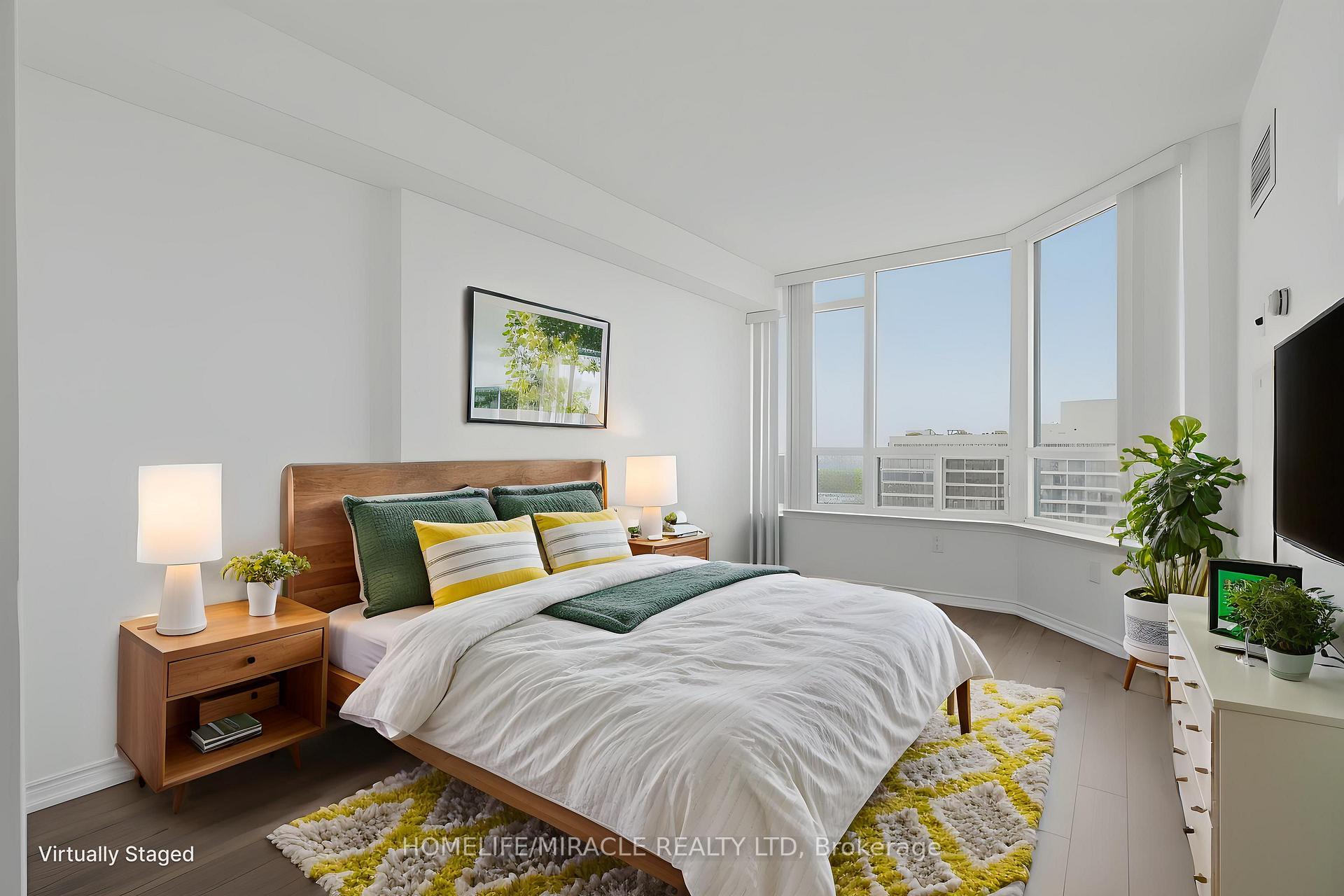 Photo 8 of Unit PH211, 7250 Yonge Street, Vaughan, Crestwood-Springfarm-Yorkhill — HOMEH