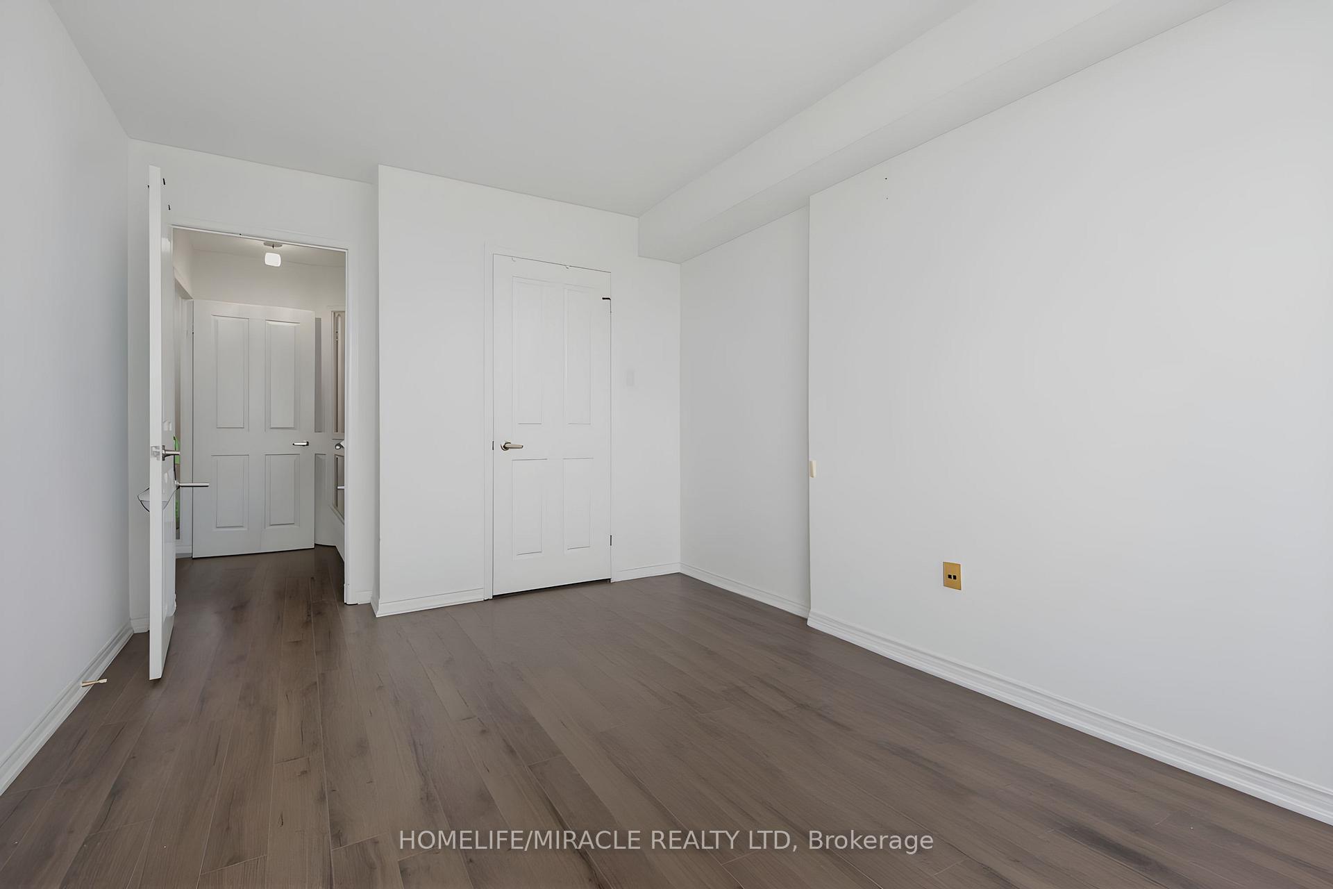 Photo 9 of Unit PH211, 7250 Yonge Street, Vaughan, Crestwood-Springfarm-Yorkhill — HOMEH