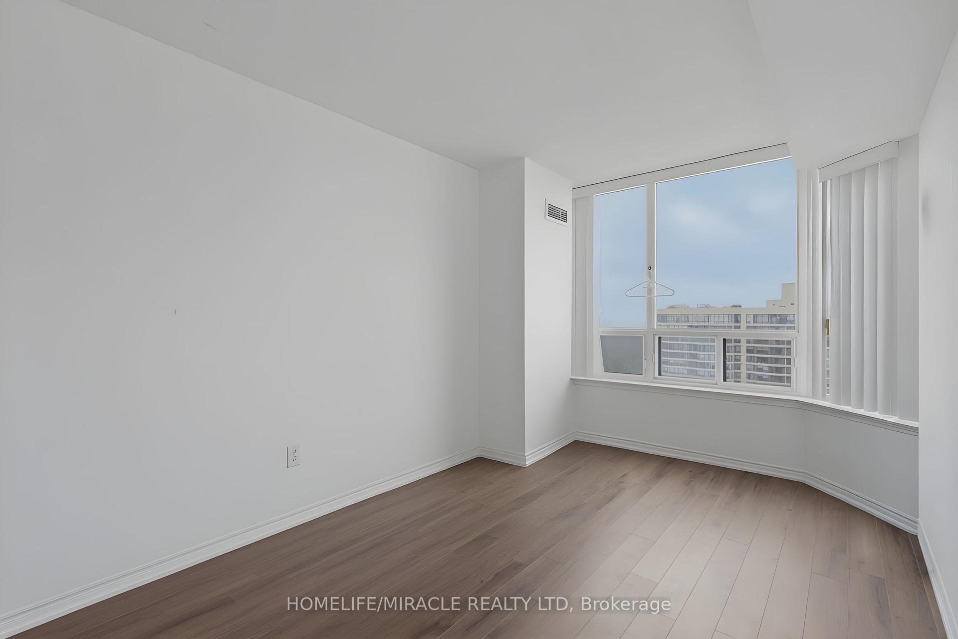 Photo 10 of Unit PH211, 7250 Yonge Street, Vaughan, Crestwood-Springfarm-Yorkhill — HOMEH