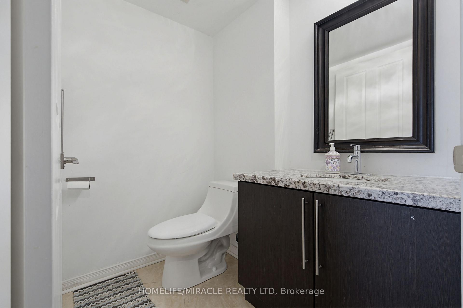 Photo 14 of Unit PH211, 7250 Yonge Street, Vaughan, Crestwood-Springfarm-Yorkhill — HOMEH