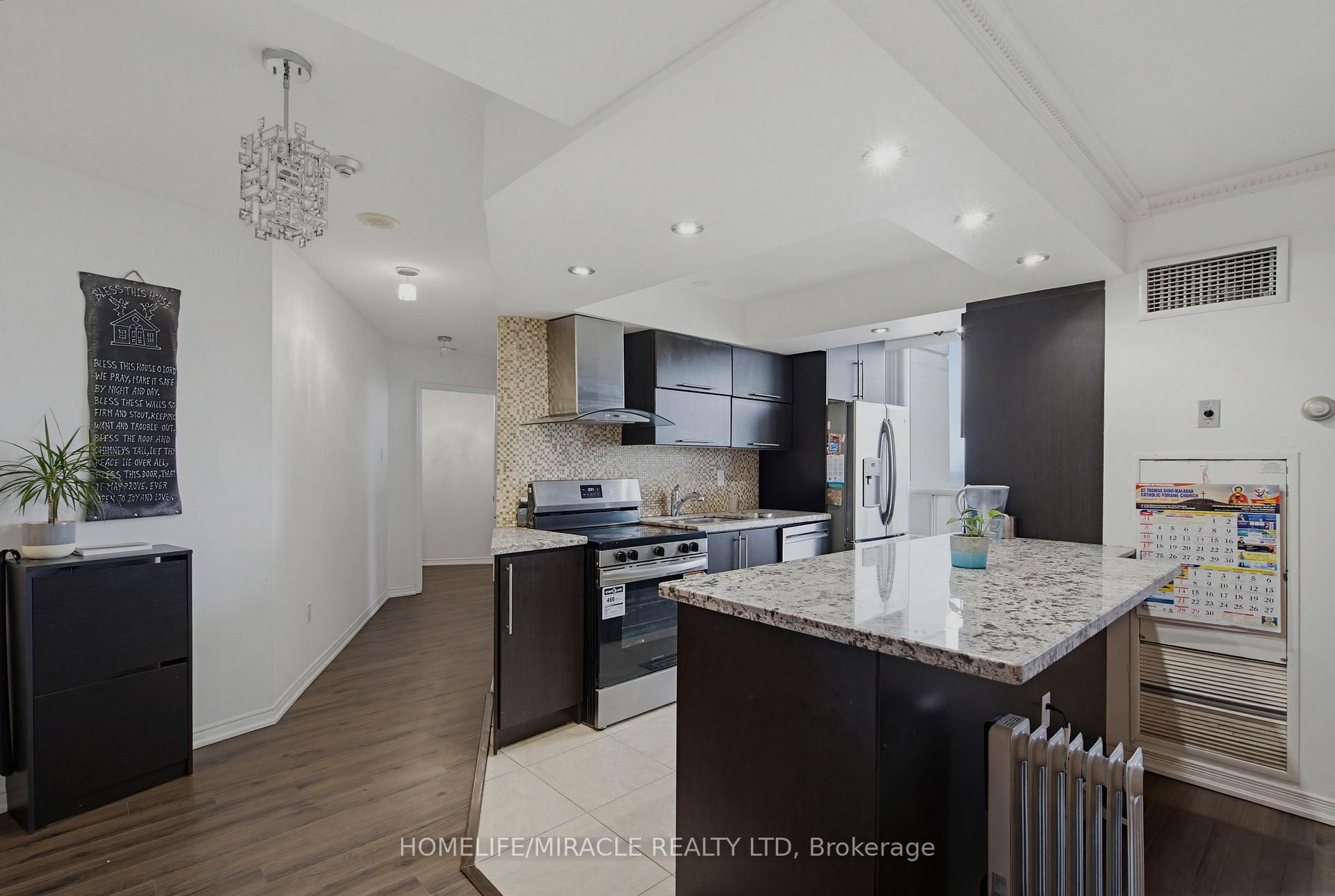 Photo 16 of Unit PH211, 7250 Yonge Street, Vaughan, Crestwood-Springfarm-Yorkhill — HOMEH