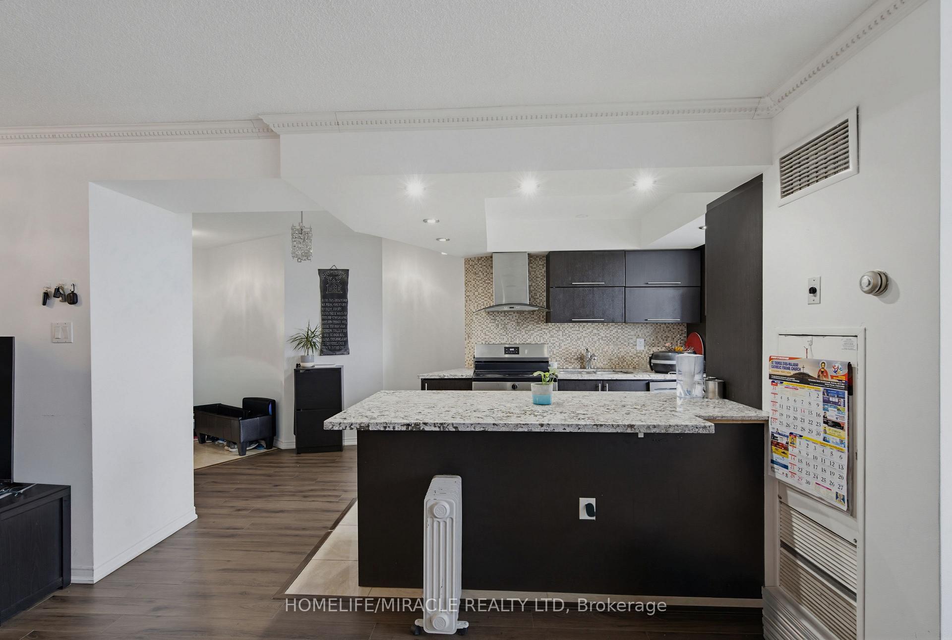 Photo 17 of Unit PH211, 7250 Yonge Street, Vaughan, Crestwood-Springfarm-Yorkhill — HOMEH