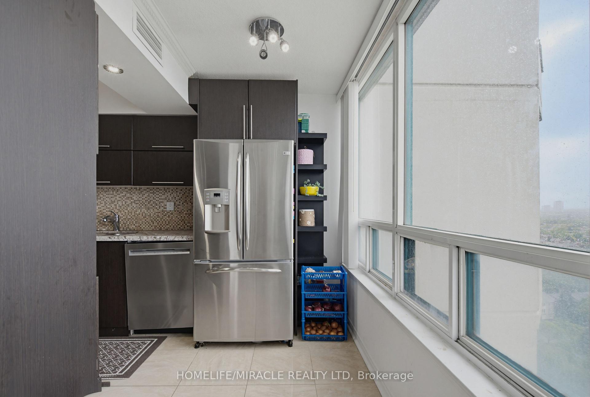 Photo 18 of Unit PH211, 7250 Yonge Street, Vaughan, Crestwood-Springfarm-Yorkhill — HOMEH