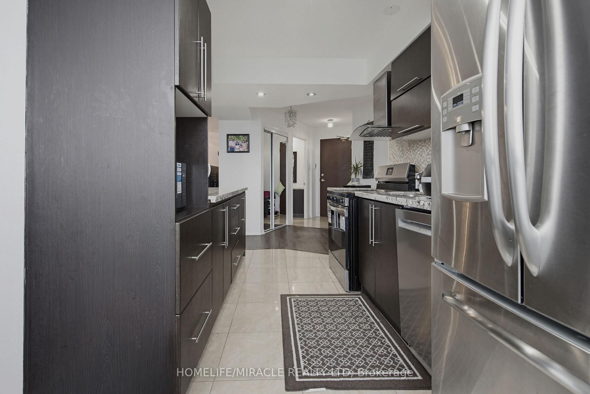 Photo 19 of Unit PH211, 7250 Yonge Street, Vaughan, Crestwood-Springfarm-Yorkhill — HOMEH