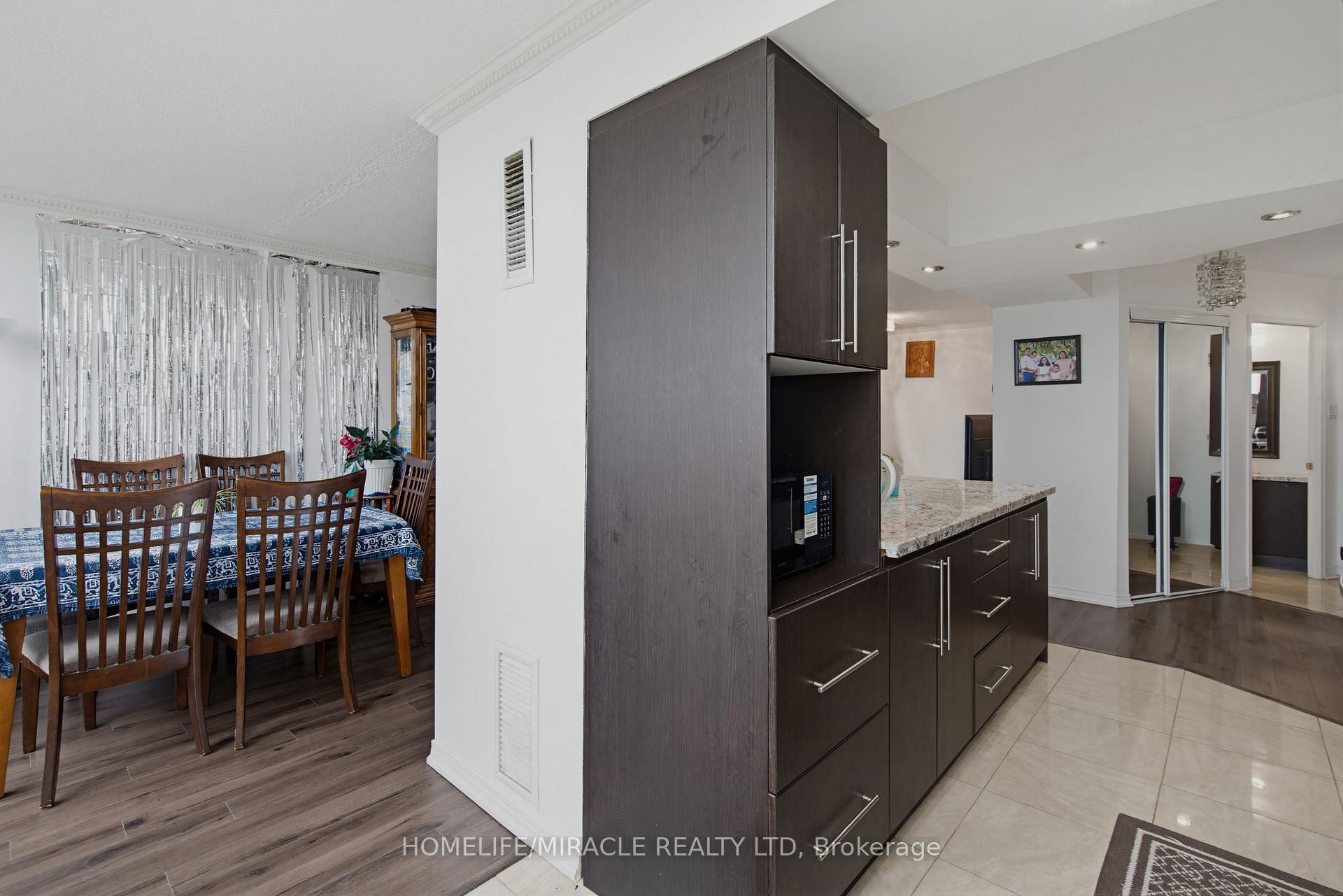 Photo 20 of Unit PH211, 7250 Yonge Street, Vaughan, Crestwood-Springfarm-Yorkhill — HOMEH