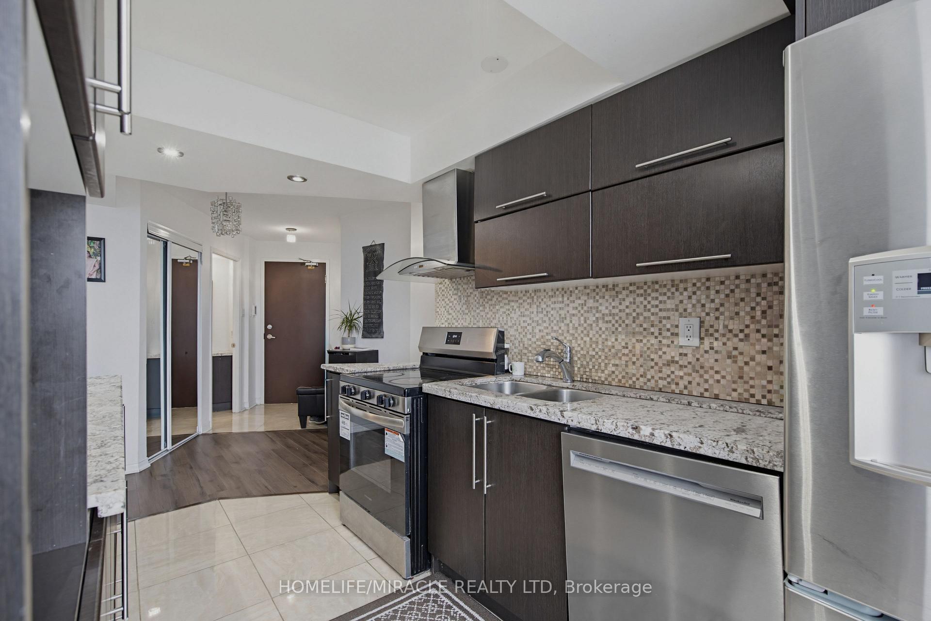 Photo 21 of Unit PH211, 7250 Yonge Street, Vaughan, Crestwood-Springfarm-Yorkhill — HOMEH