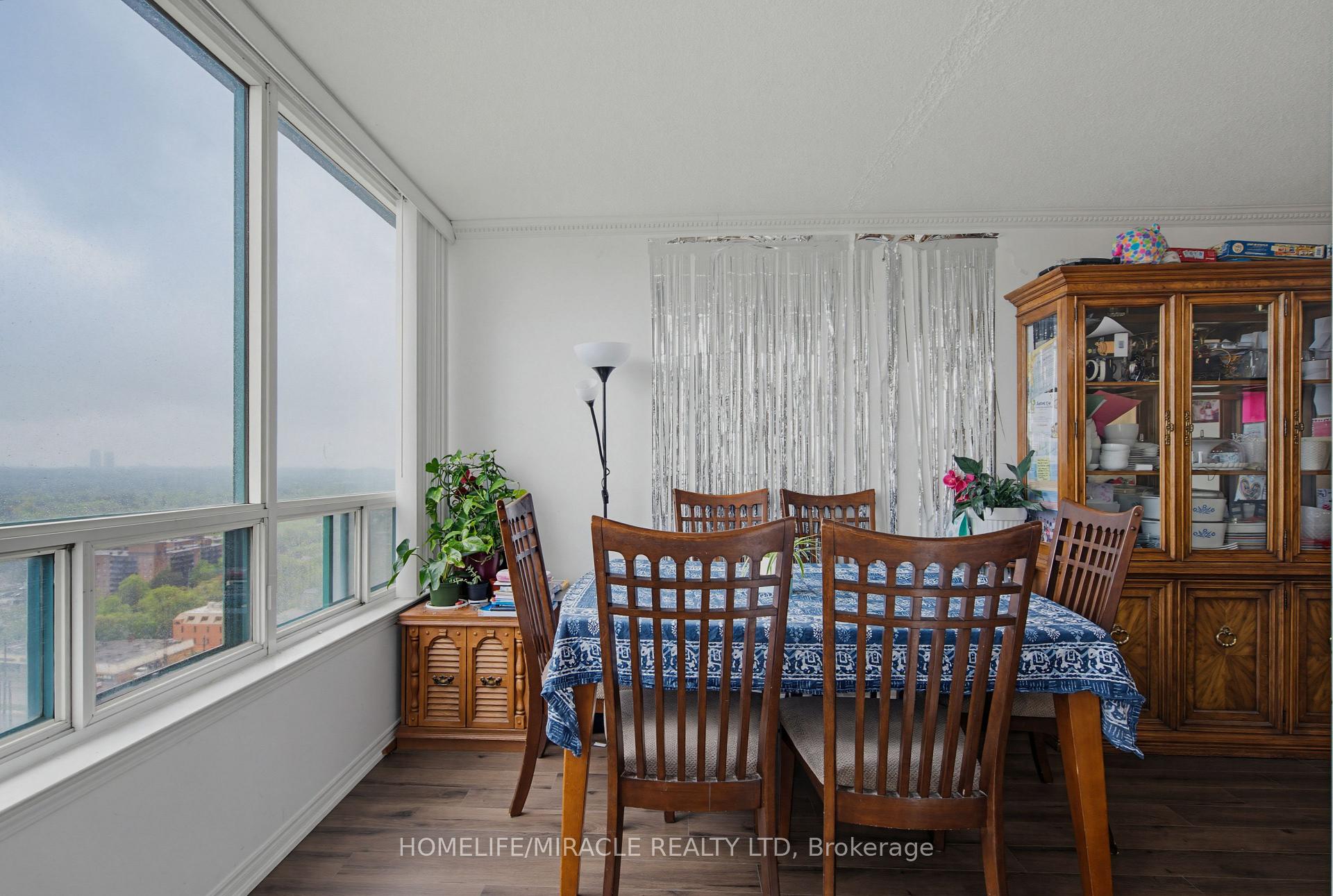 Photo 23 of Unit PH211, 7250 Yonge Street, Vaughan, Crestwood-Springfarm-Yorkhill — HOMEH