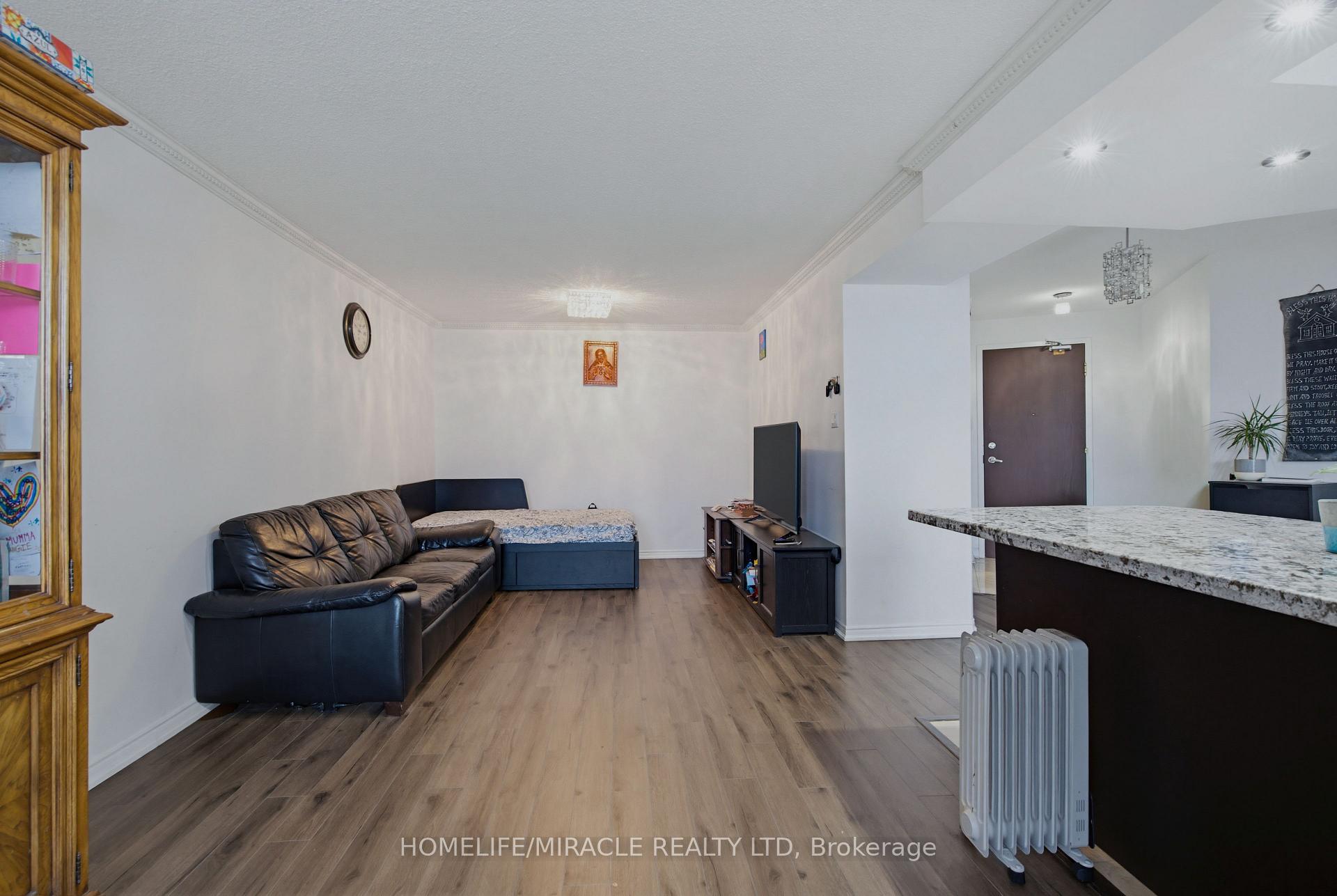 Photo 24 of Unit PH211, 7250 Yonge Street, Vaughan, Crestwood-Springfarm-Yorkhill — HOMEH