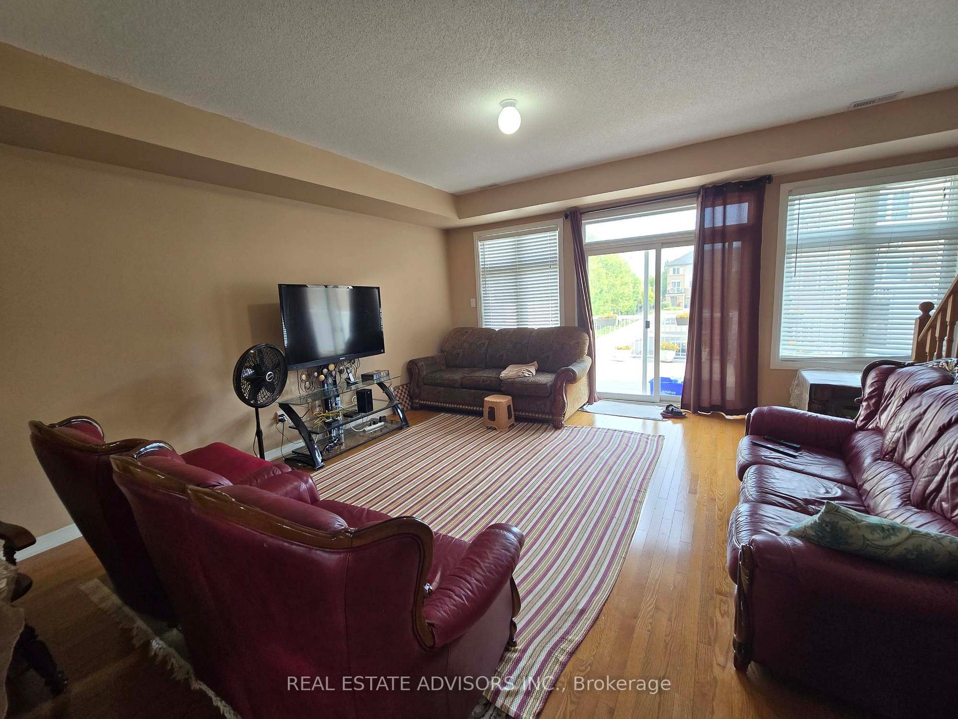 Photo 11 of 1272 Main Street E, Milton, Dempsey — HOMEH