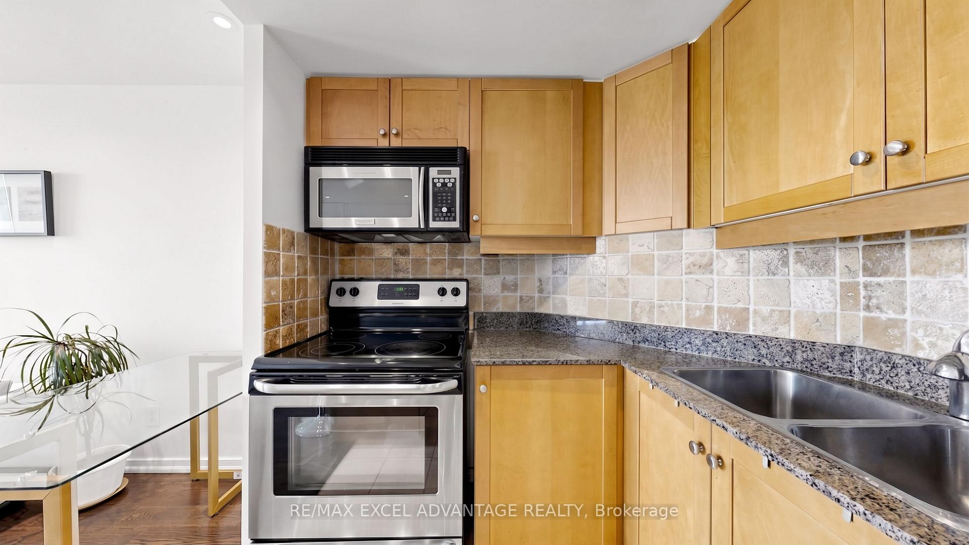 Photo 8 of Unit 1510, 8 York Street, Toronto, Waterfront Communities — HOMEH