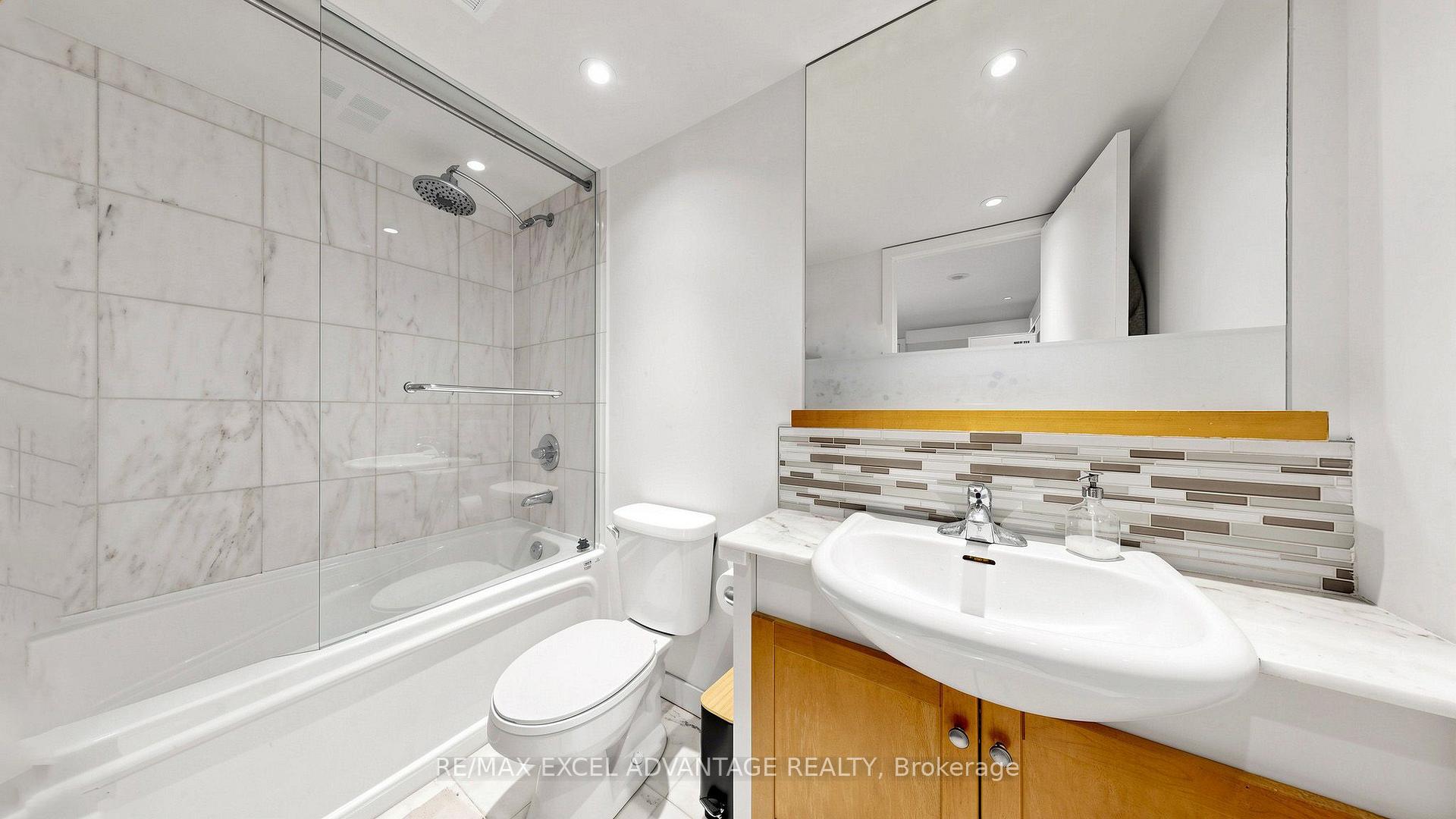 Photo 11 of Unit 1510, 8 York Street, Toronto, Waterfront Communities — HOMEH
