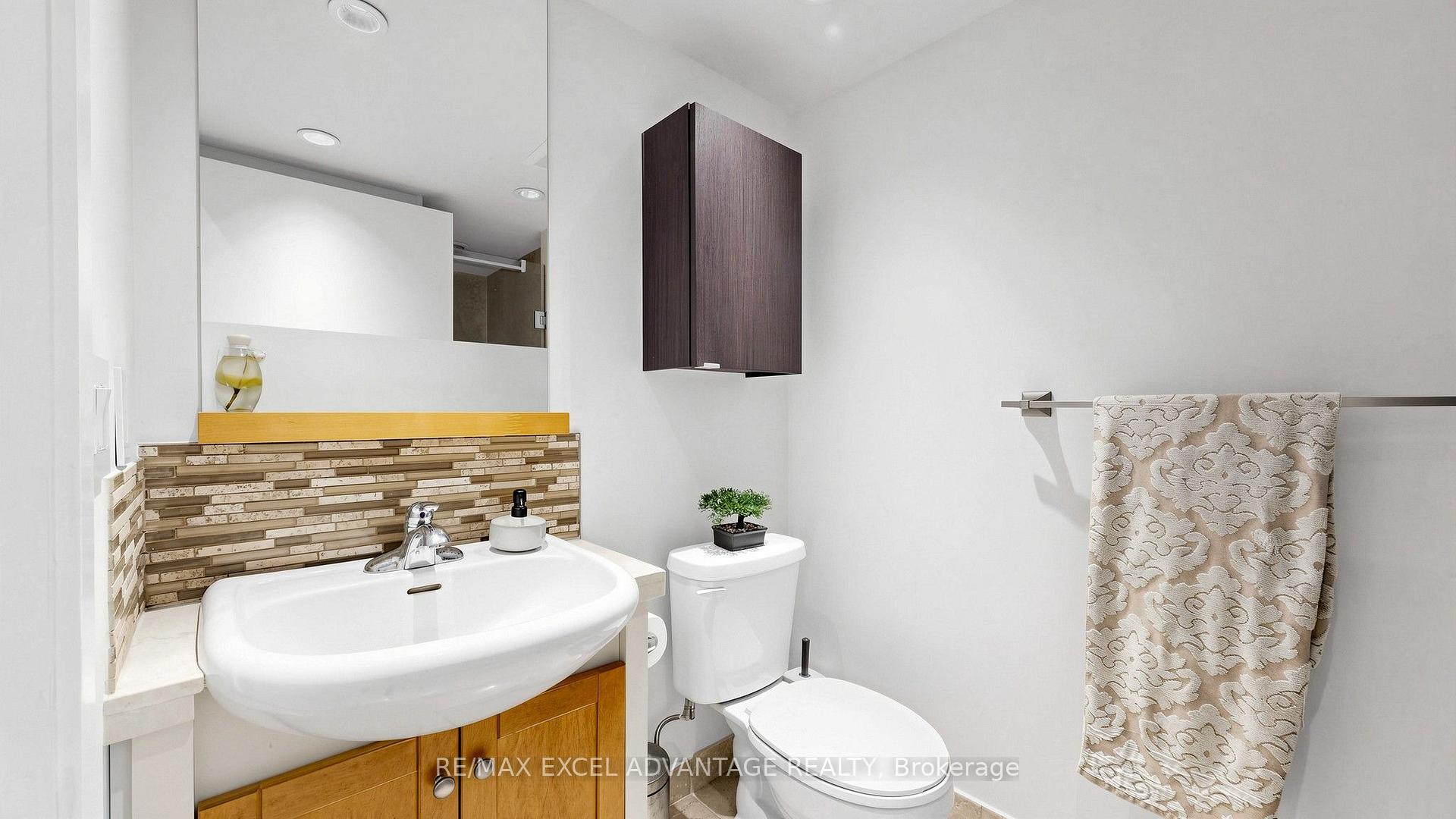 Photo 13 of Unit 1510, 8 York Street, Toronto, Waterfront Communities — HOMEH