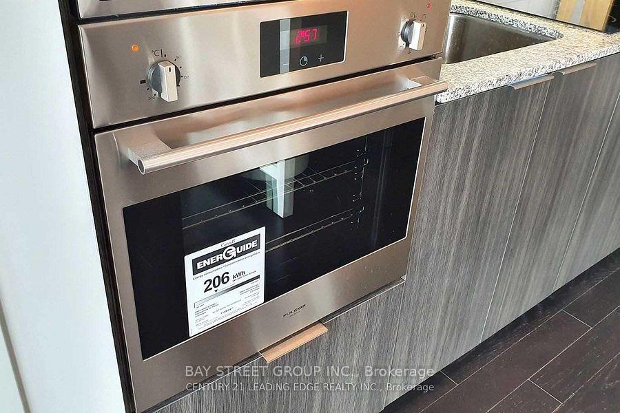 Photo 3 of Unit 2110, 955 Bay Street, Toronto, Bay Street Corridor — HOMEH