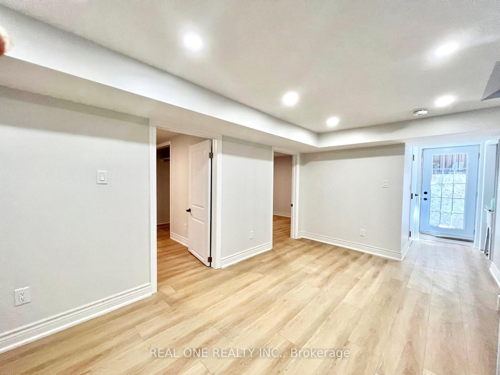 Photo 3 of 65 Dewlane Drive W, North York, Newtonbrook West — HOMEH