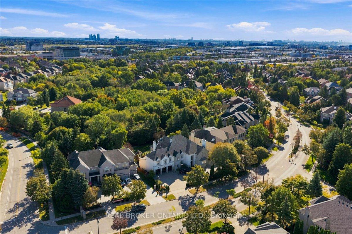 Photo 2 of 39 Dewbourne Avenue, Richmond Hill, Bayview Hill — HOMEH
