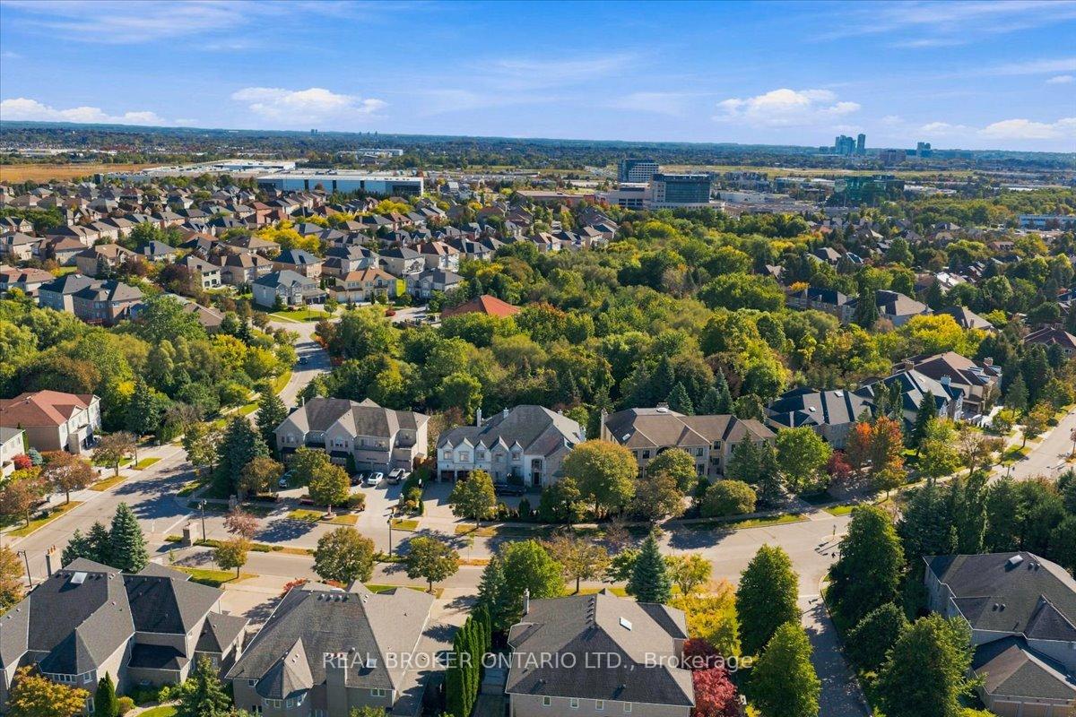 Photo 6 of 39 Dewbourne Avenue, Richmond Hill, Bayview Hill — HOMEH