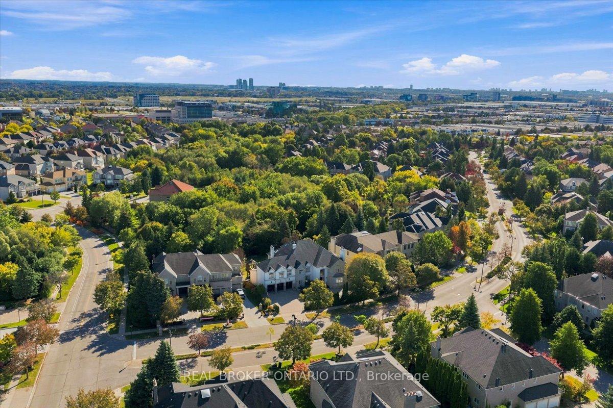Photo 8 of 39 Dewbourne Avenue, Richmond Hill, Bayview Hill — HOMEH
