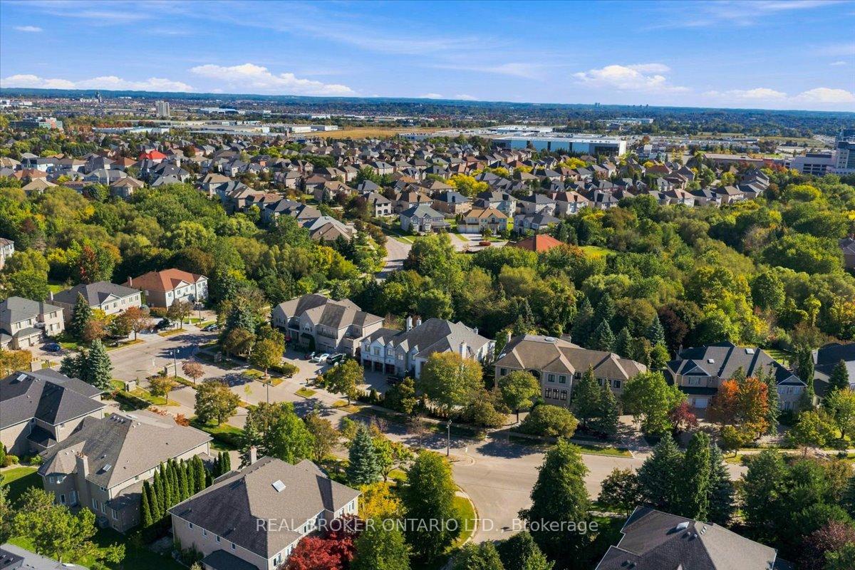 Photo 9 of 39 Dewbourne Avenue, Richmond Hill, Bayview Hill — HOMEH