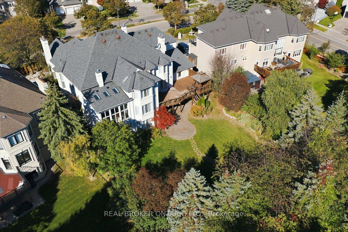Photo 11 of 39 Dewbourne Avenue, Richmond Hill, Bayview Hill — HOMEH