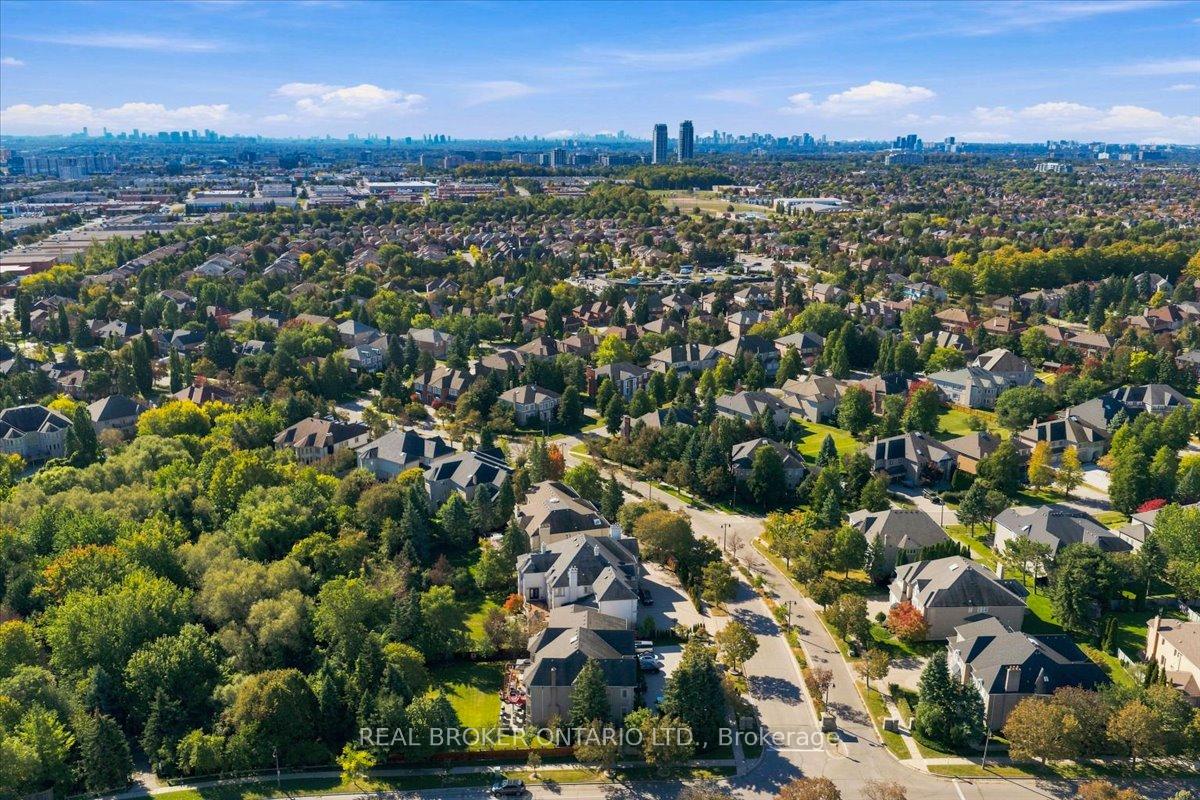 Photo 13 of 39 Dewbourne Avenue, Richmond Hill, Bayview Hill — HOMEH