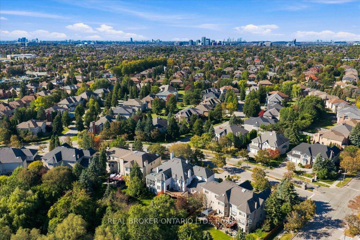 Photo 15 of 39 Dewbourne Avenue, Richmond Hill, Bayview Hill — HOMEH