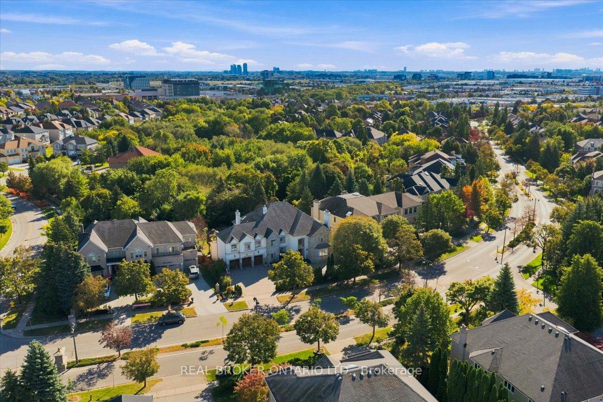 Photo 16 of 39 Dewbourne Avenue, Richmond Hill, Bayview Hill — HOMEH