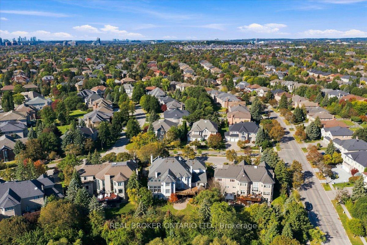 Photo 17 of 39 Dewbourne Avenue, Richmond Hill, Bayview Hill — HOMEH
