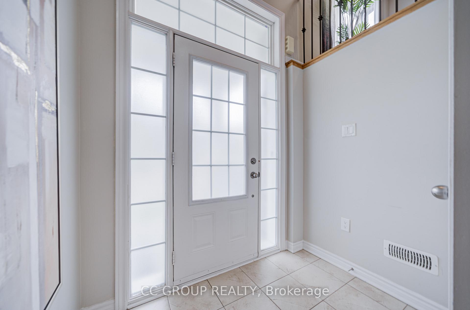 Photo 3 of 138 Farooq Boulevard S, Vaughan, Vellore Village — HOMEH
