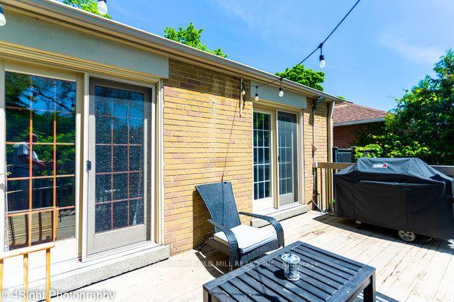 Photo 3 of 53 Savona Drive, Etobicoke, Alderwood — HOMEH