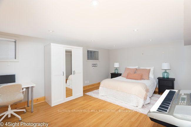 Photo 24 of 53 Savona Drive, Etobicoke, Alderwood — HOMEH