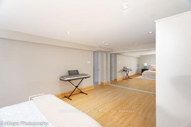Photo 25 of 53 Savona Drive, Etobicoke, Alderwood — HOMEH
