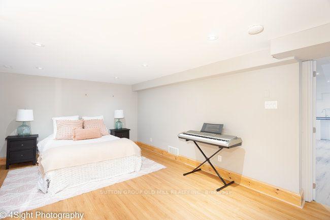 Photo 26 of 53 Savona Drive, Etobicoke, Alderwood — HOMEH
