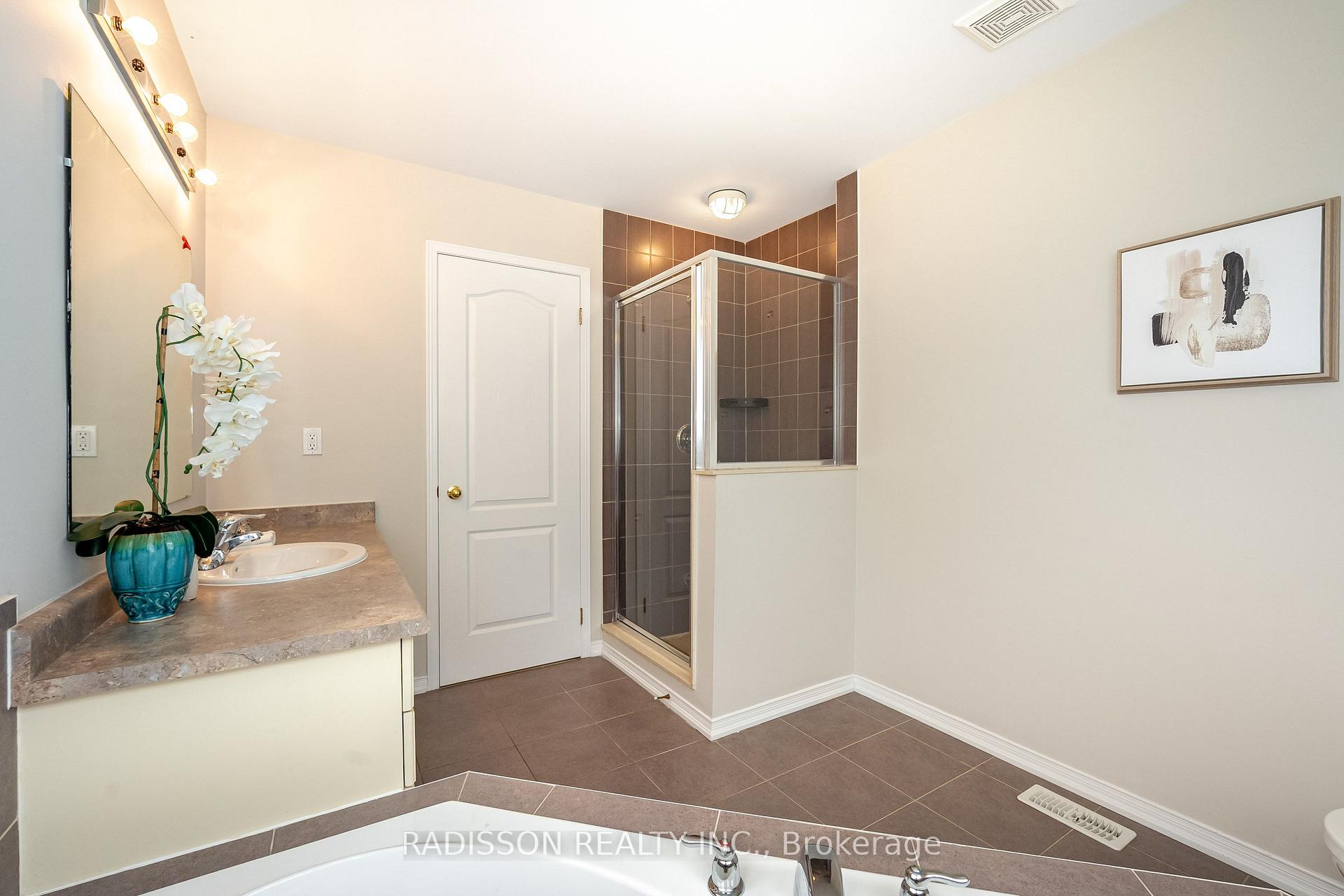 Photo 15 of 1679 Arborwood Drive, Oshawa, Taunton — HOMEH