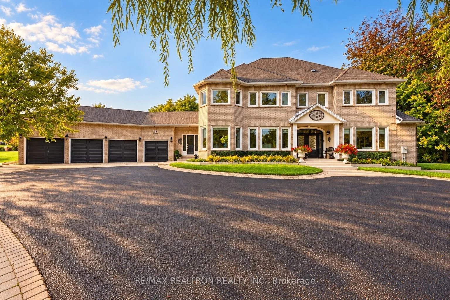 Photo 7 of 37 Offord Crescent, Aurora, Bayview Southeast — HOMEH
