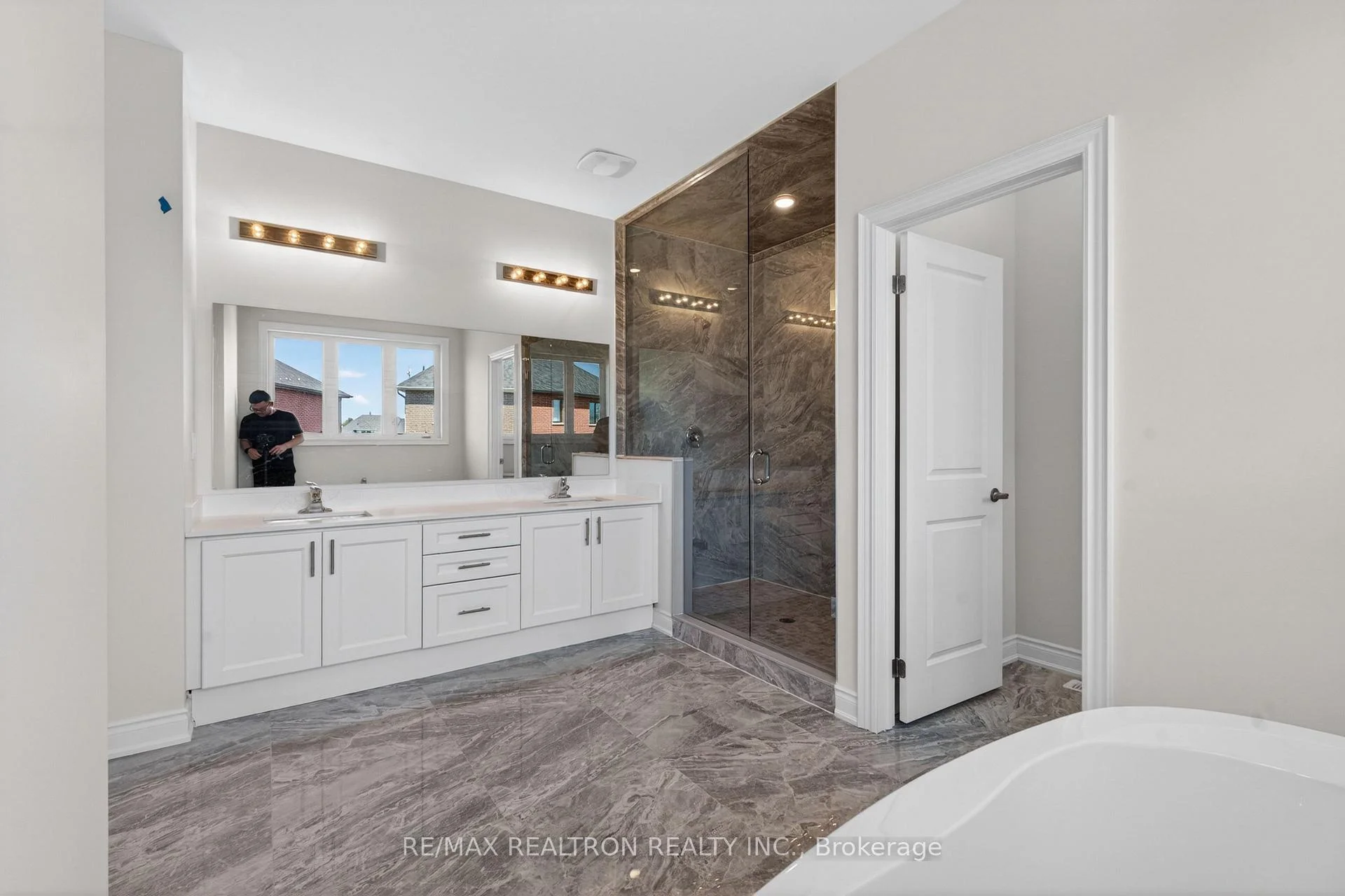 Photo 58 of 37 Offord Crescent, Aurora, Bayview Southeast — HOMEH