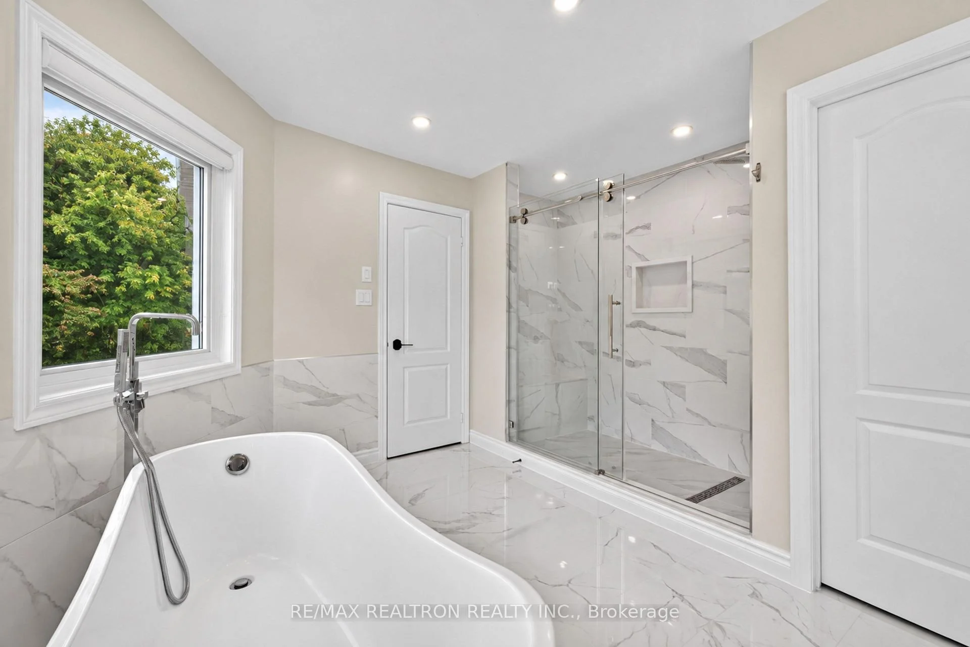 Photo 76 of 37 Offord Crescent, Aurora, Bayview Southeast — HOMEH