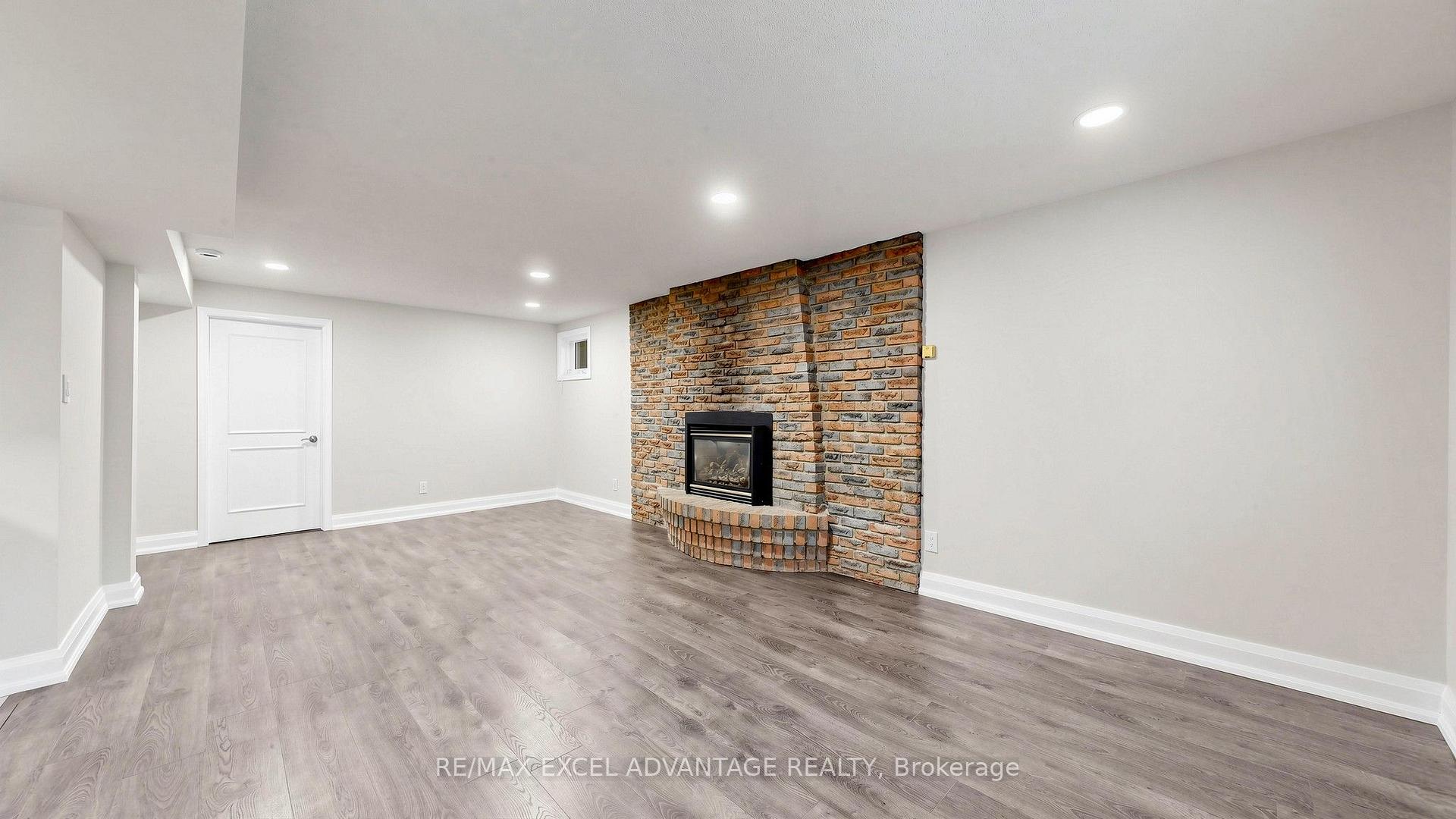 Photo 4 of Unit Lower, 125 Royal Orchard Boulevard, Markham, Royal Orchard — HOMEH