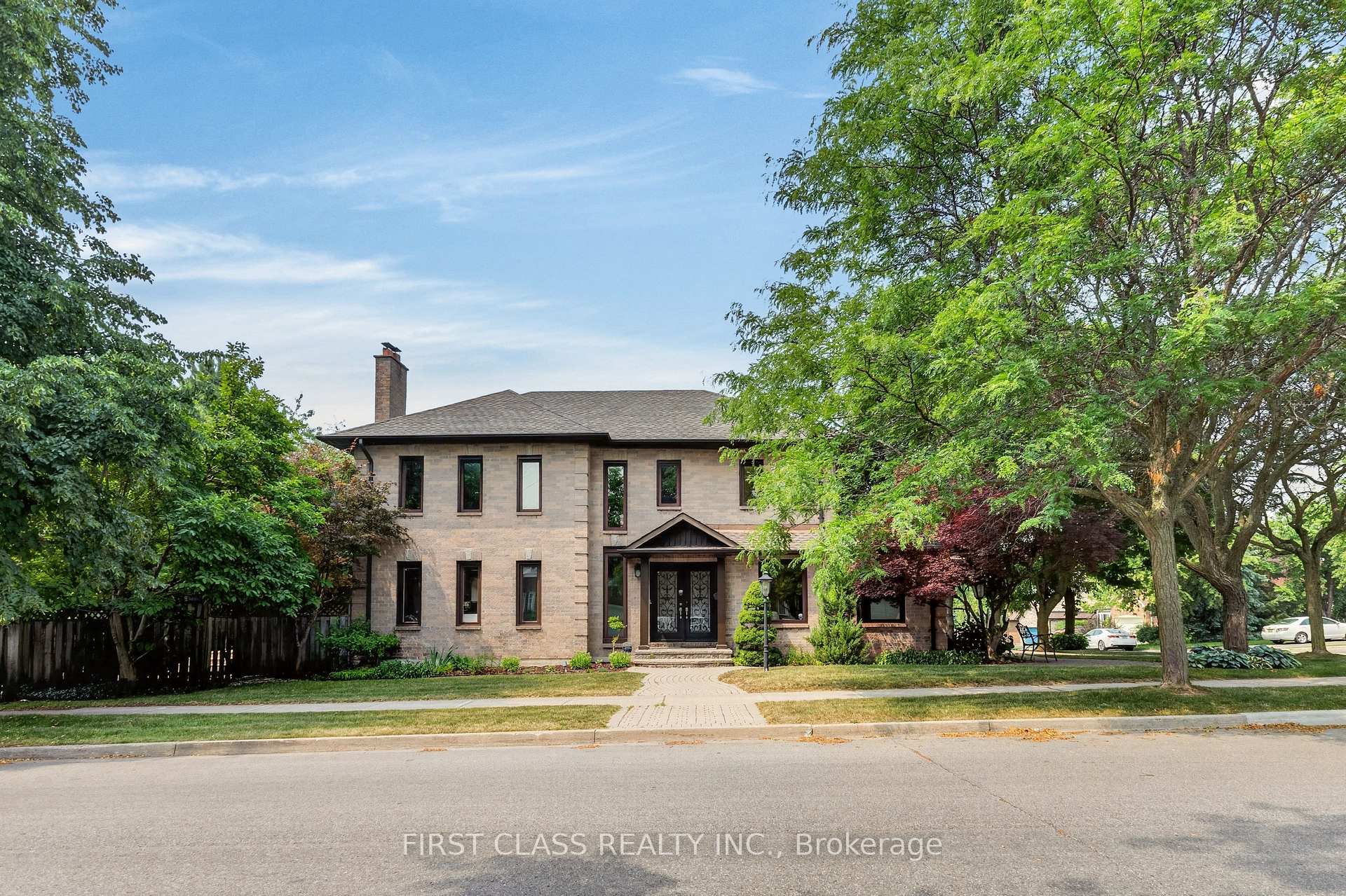 Photo 2 of 19 Tomlinson Circle, Markham, Buttonville — HOMEH
