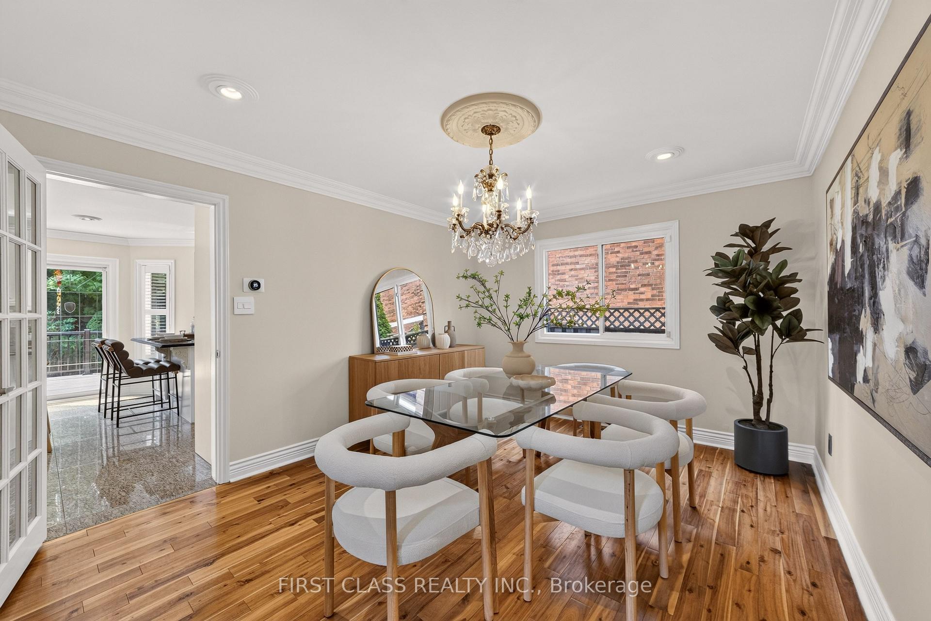 Photo 6 of 19 Tomlinson Circle, Markham, Buttonville — HOMEH