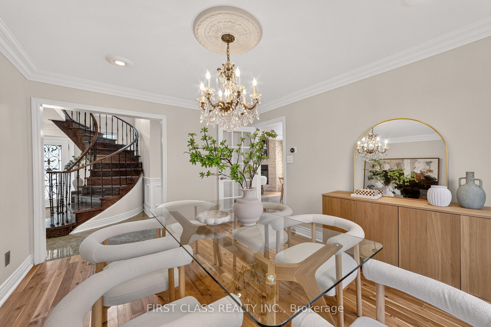 Photo 8 of 19 Tomlinson Circle, Markham, Buttonville — HOMEH