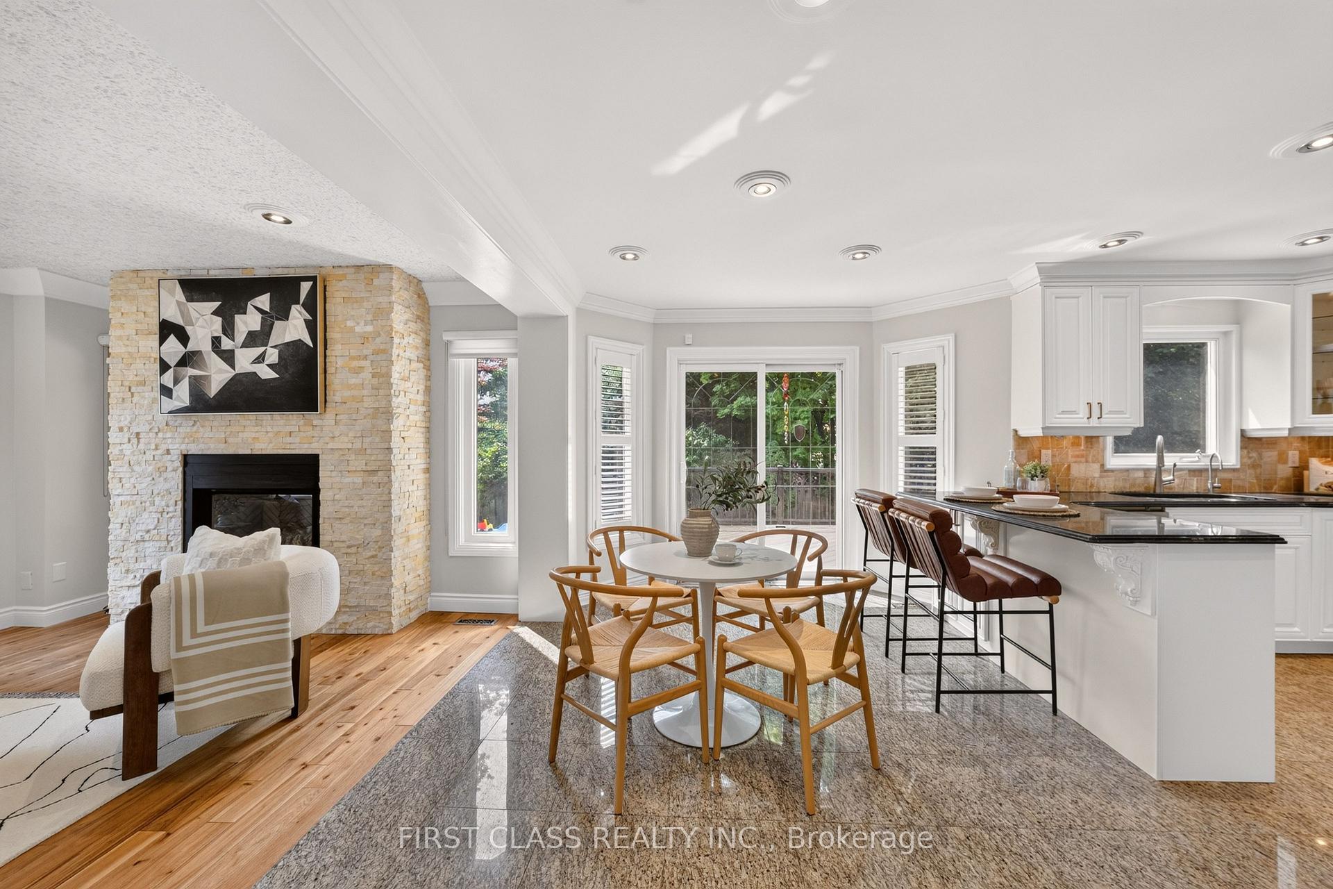 Photo 9 of 19 Tomlinson Circle, Markham, Buttonville — HOMEH