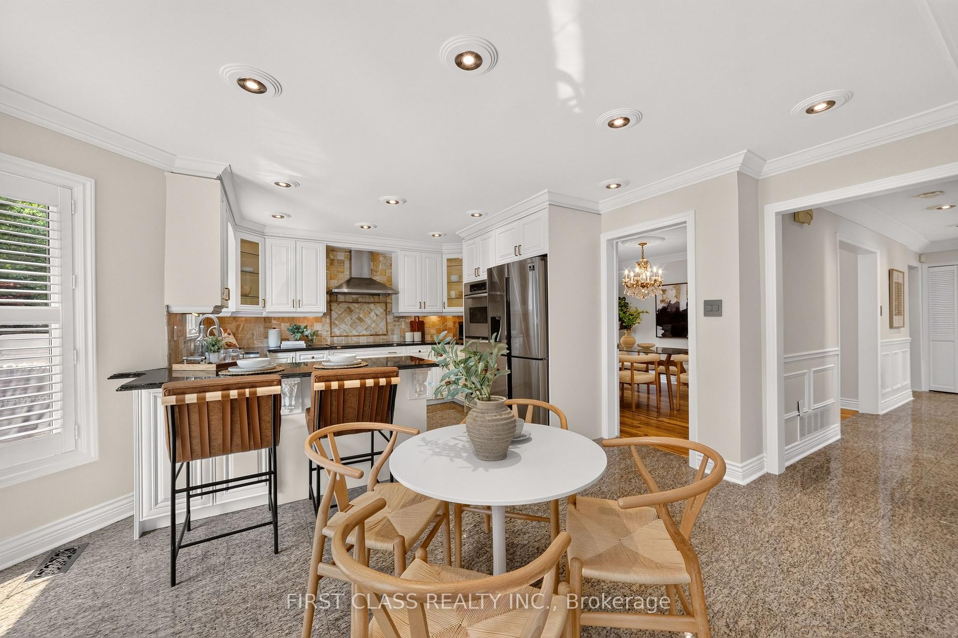 Photo 10 of 19 Tomlinson Circle, Markham, Buttonville — HOMEH