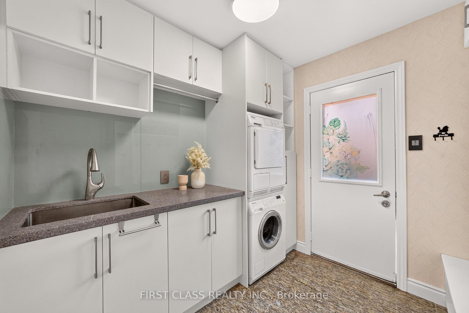 Photo 17 of 19 Tomlinson Circle, Markham, Buttonville — HOMEH