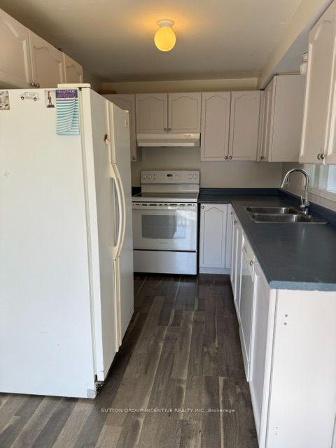Photo 5 of 28 Weymouth Road, Barrie, Georgian Drive — HOMEH