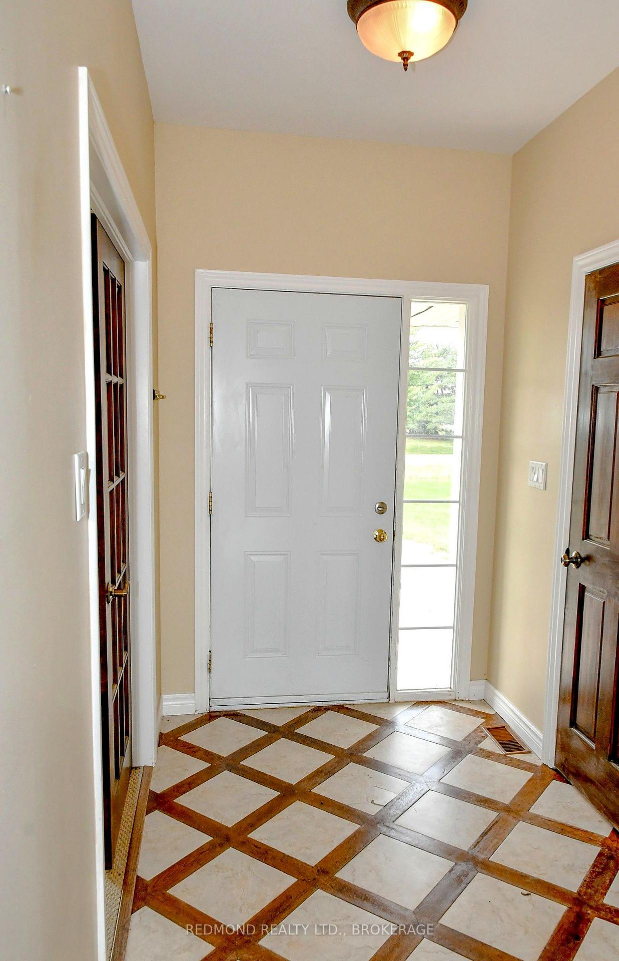Photo 8 of 1461 English Way, Kingston, City North of 401 — HOMEH