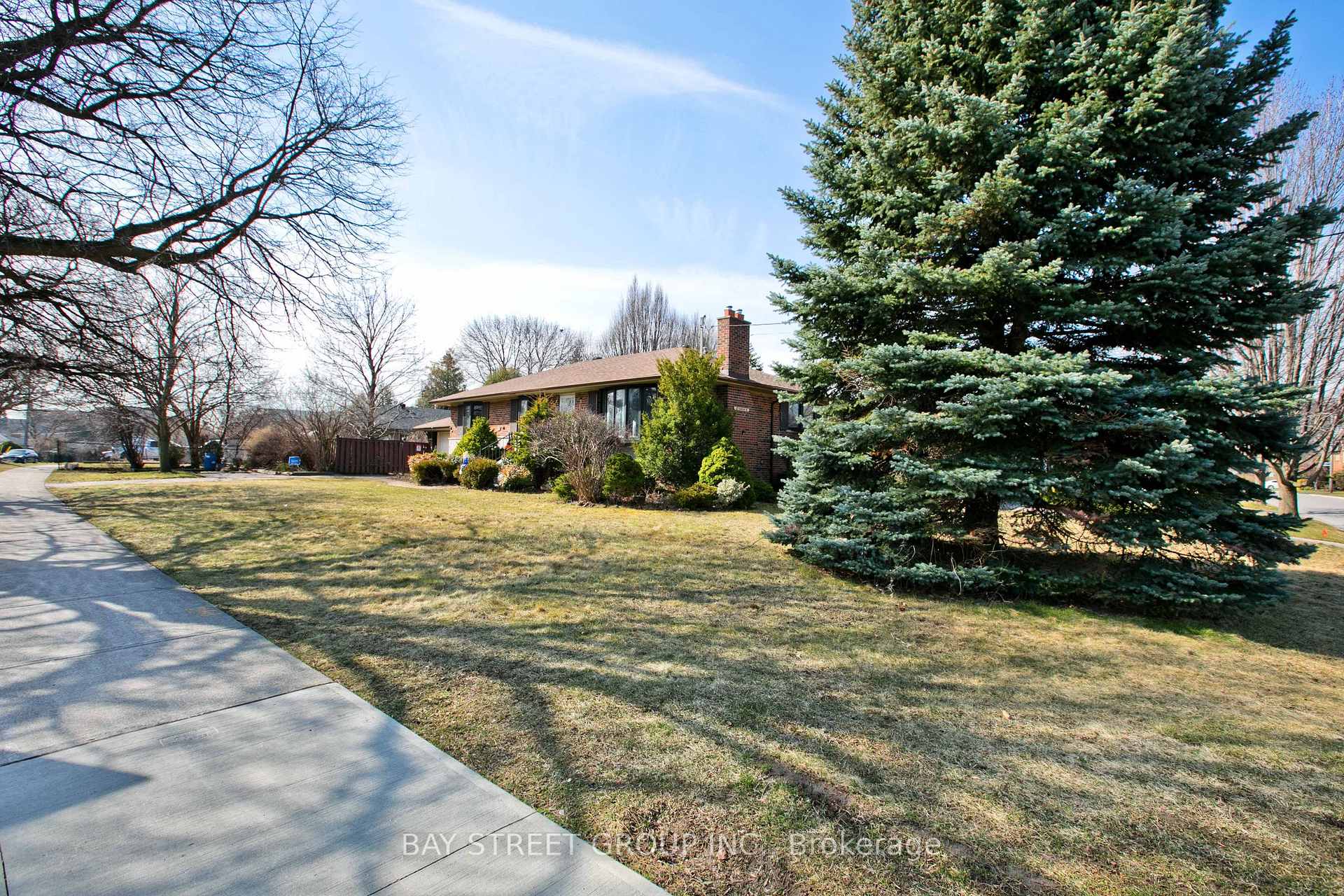 Photo 4 of 67 Elvaston Drive, North York, Victoria Village — HOMEH