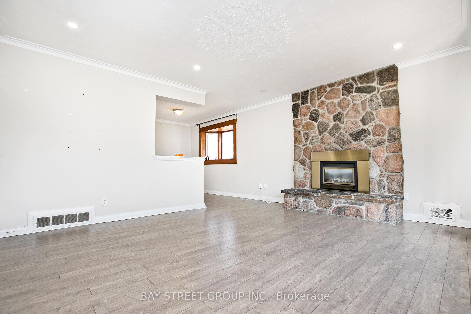 Photo 14 of 67 Elvaston Drive, North York, Victoria Village — HOMEH