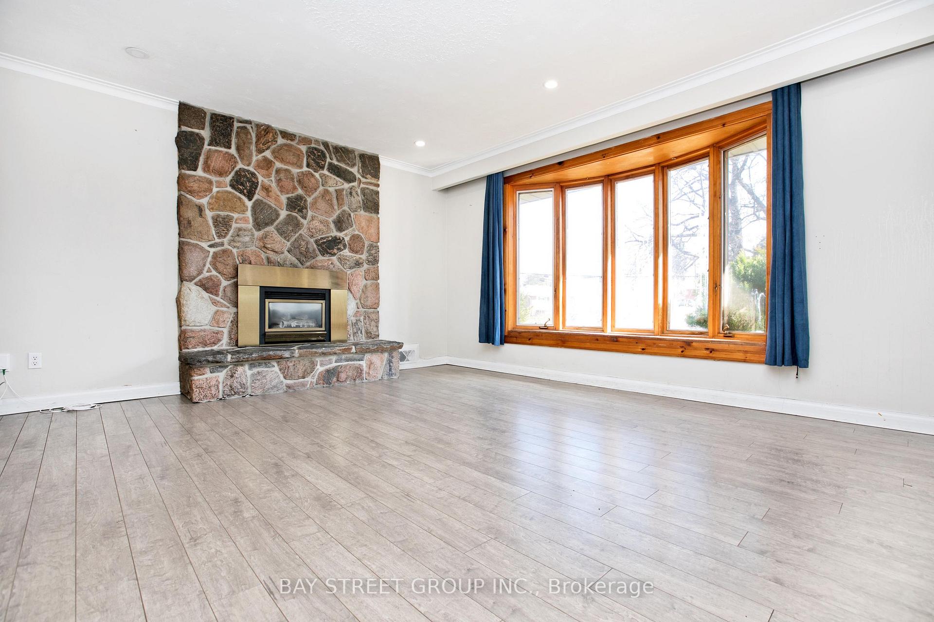 Photo 16 of 67 Elvaston Drive, North York, Victoria Village — HOMEH