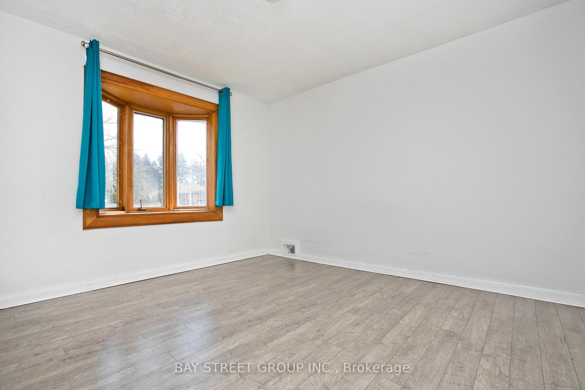 Photo 32 of 67 Elvaston Drive, North York, Victoria Village — HOMEH