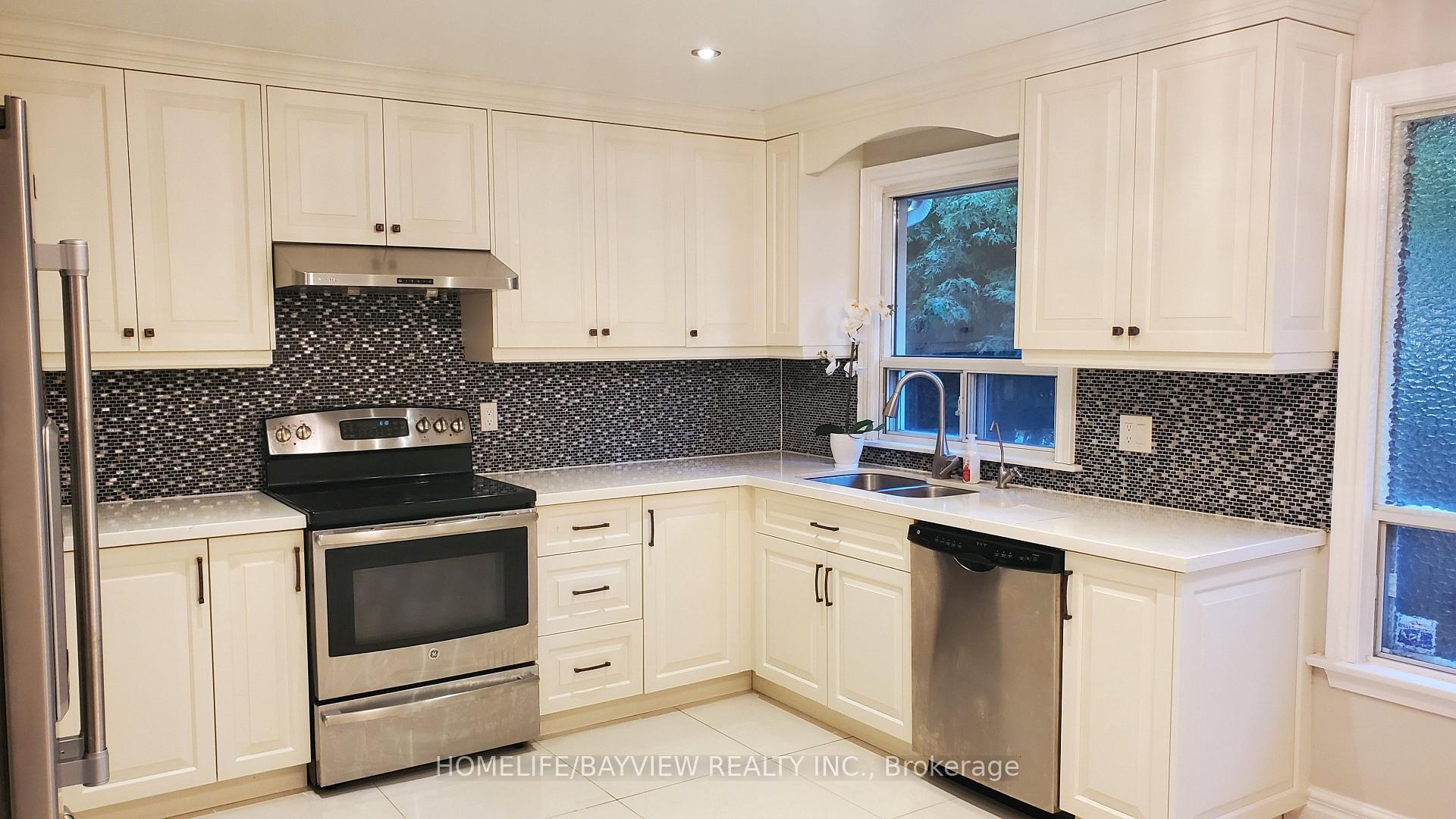 Photo 8 of 6 Restwell Crescent, North York, Bayview Village — HOMEH